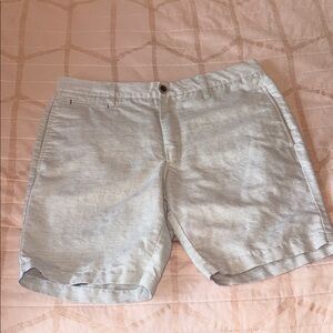 UNTUCKit Size 34 Men's Light Gray Linen-Blend Flat-Front Shorts